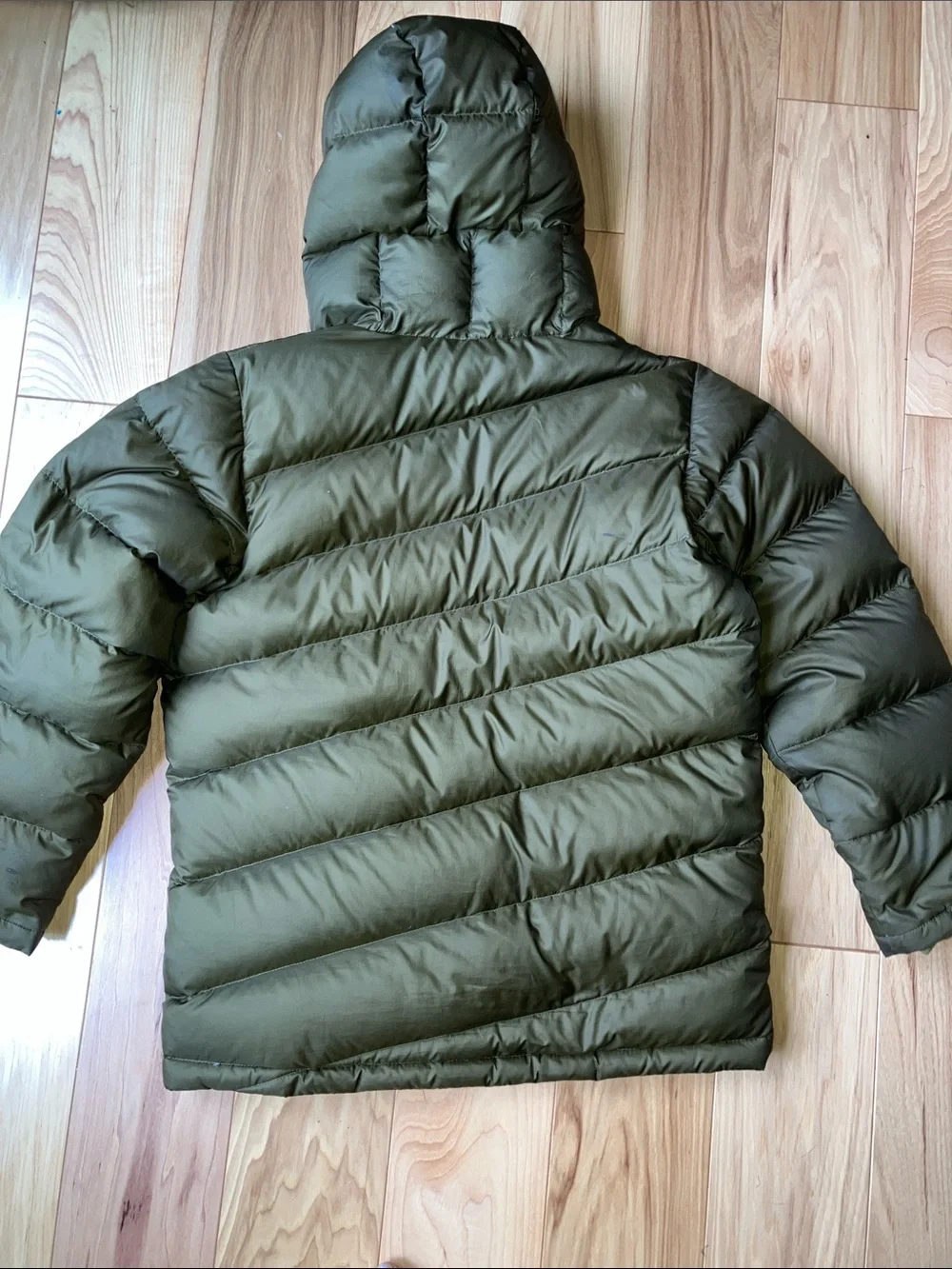 Flawed- Patagonia Hooded Down Coat Medium 10
